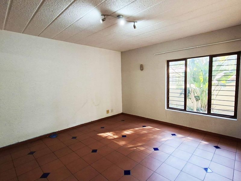 Spacious 3 bedroom, 2 bathroom, ground floor apartment available for sale in Bryanston - Photo 7