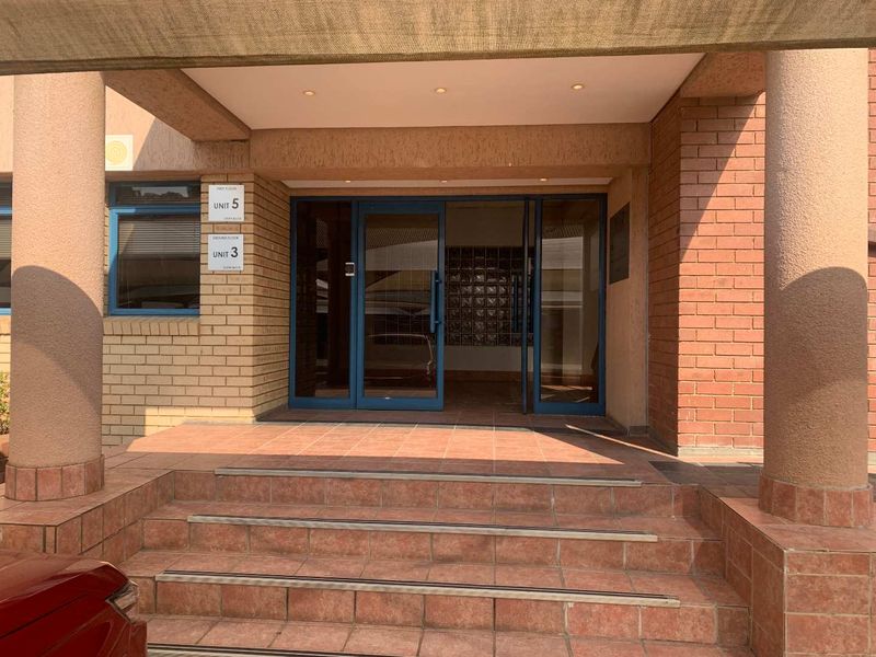 394m2 Office Space To Let | 39 Empire Road, Parktown - Photo 1