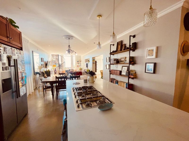 Beautiful 4 Bedroom Coastal Home in Sought-after Linkside, Mossel Bay - Photo 6