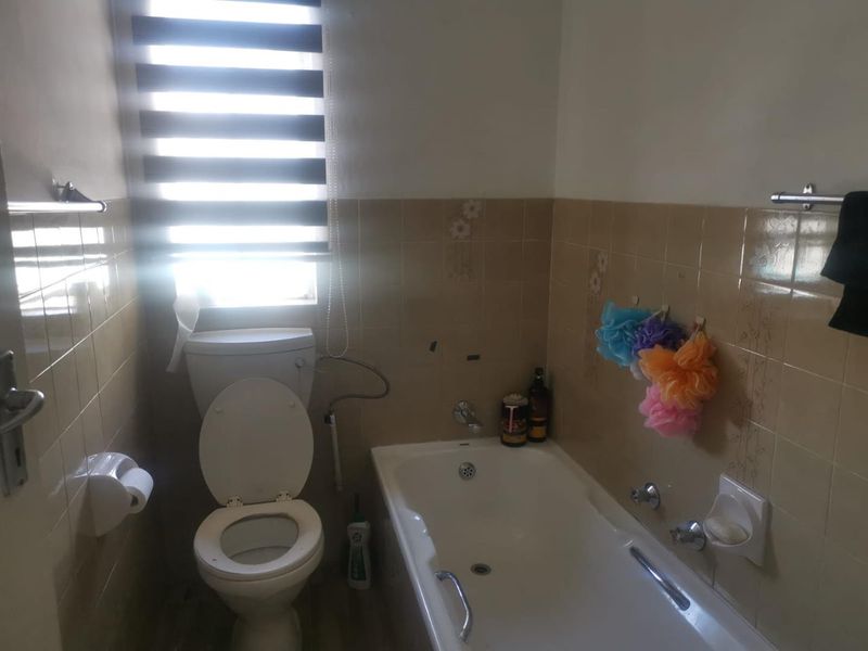 Close to schools and spar - Photo 7