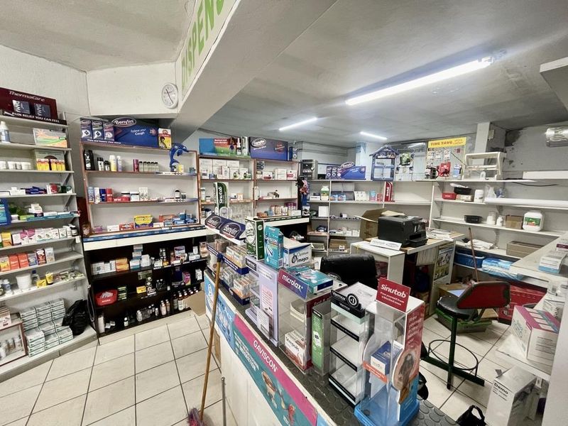 Hendra - Prime Retail Space To Let in Red Hill Shopping Centre - Photo 4