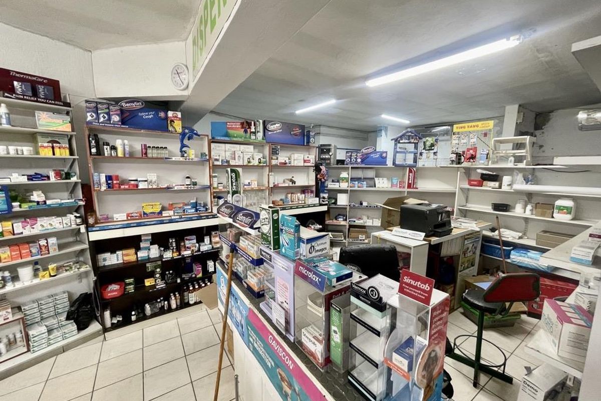 Hendra - Prime Retail Space To Let in Red Hill Shopping Centre - Photo 4