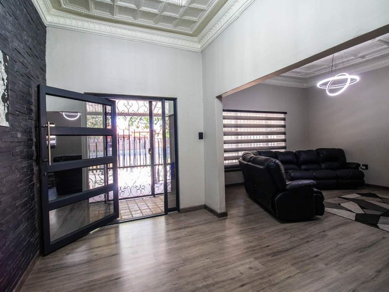 Beautiful 3 Bedroom family home in Western Extention - Photo 4