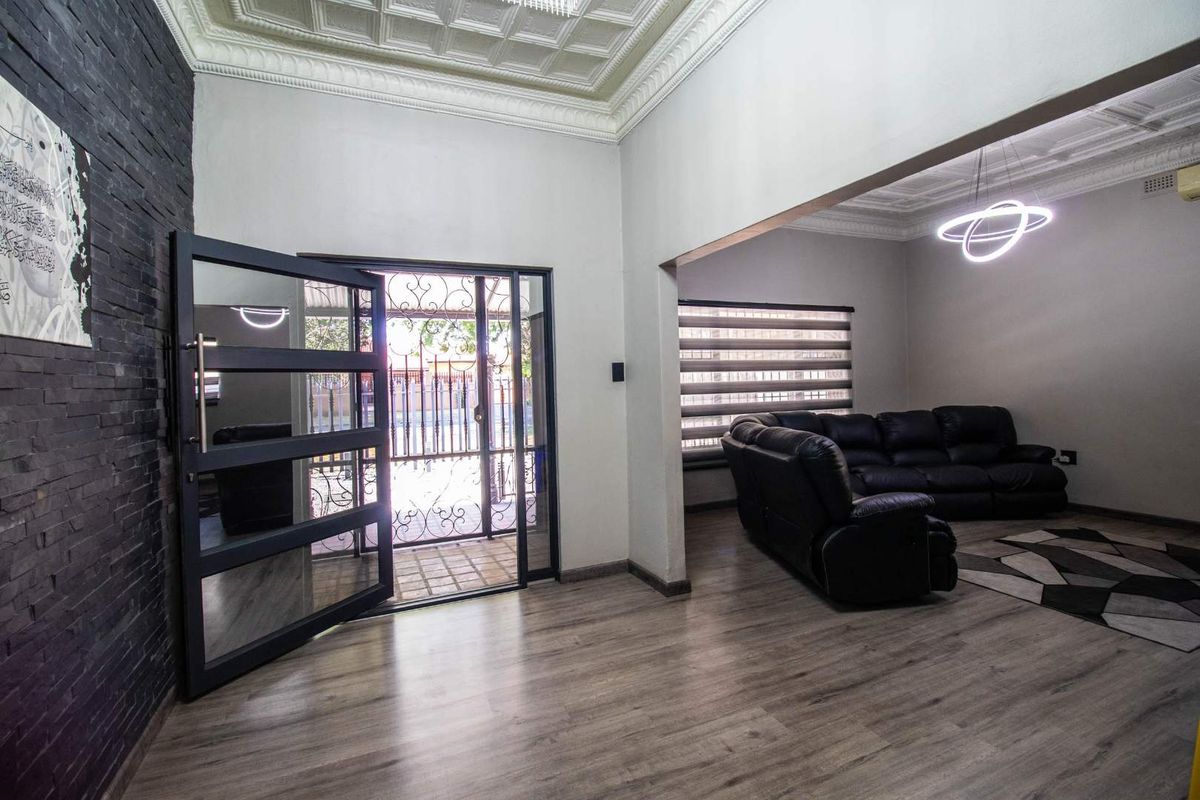 Beautiful 3 Bedroom family home in Western Extention - Photo 4