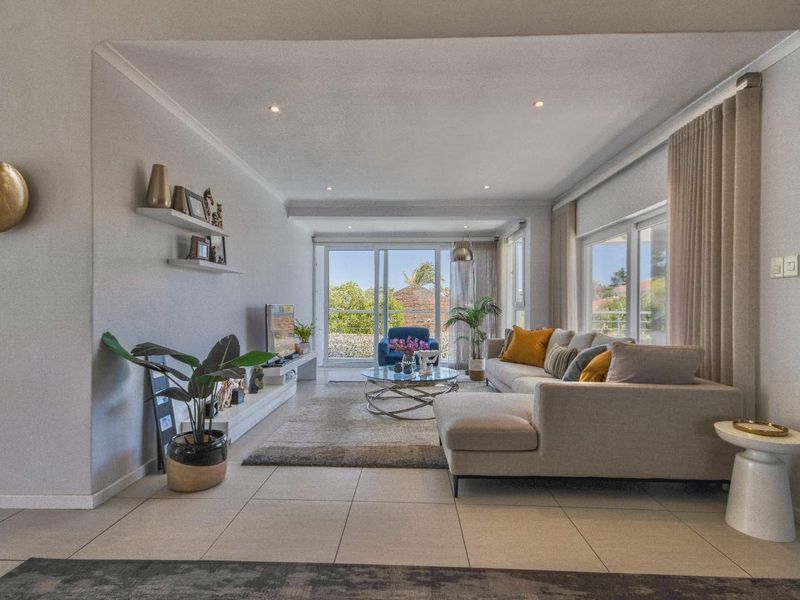 Elegant Double-Storey Home With Pool, Rooftop Deck & Luxury Finishes - Photo 4