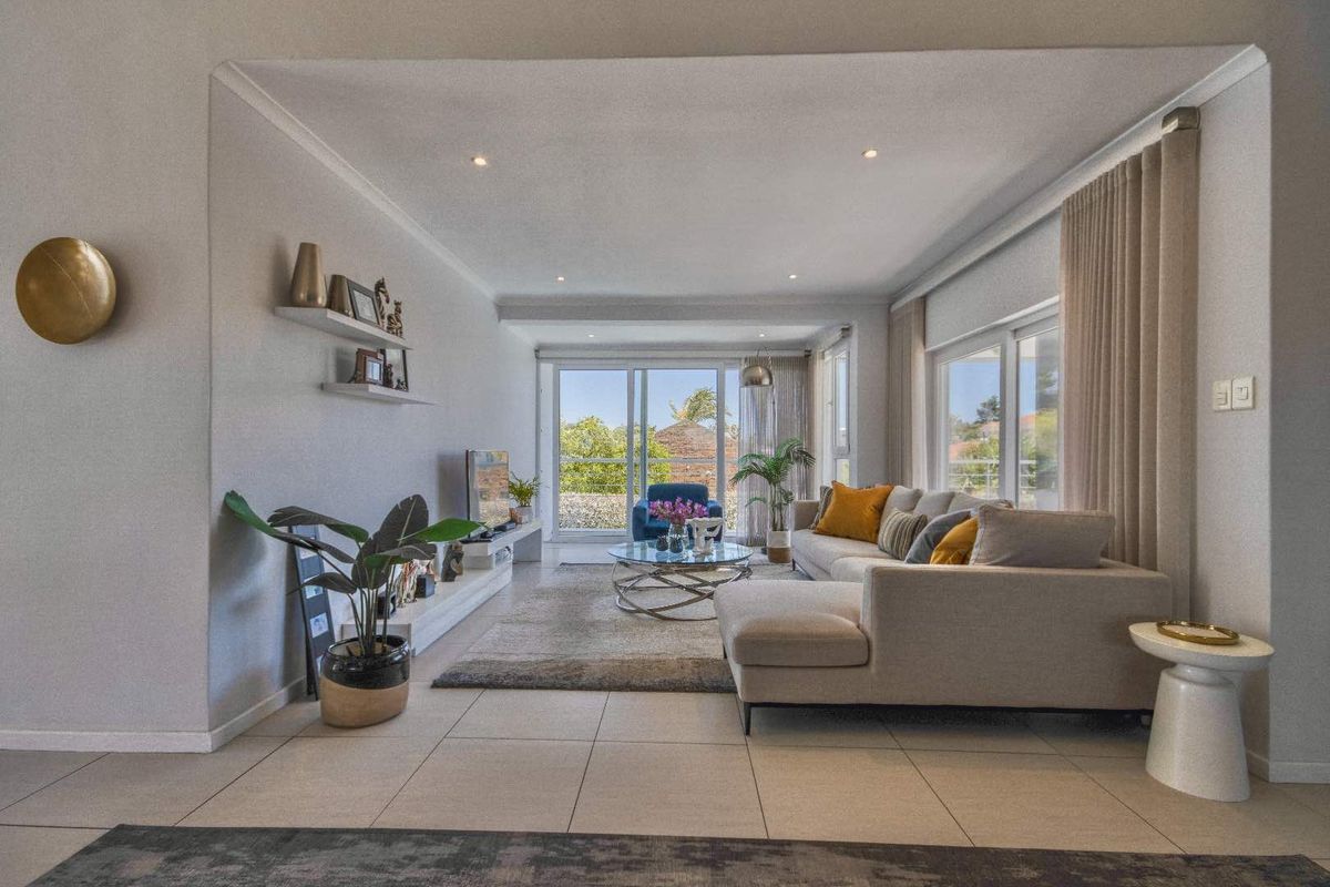 Elegant Double-Storey Home With Pool, Rooftop Deck & Luxury Finishes - Photo 4