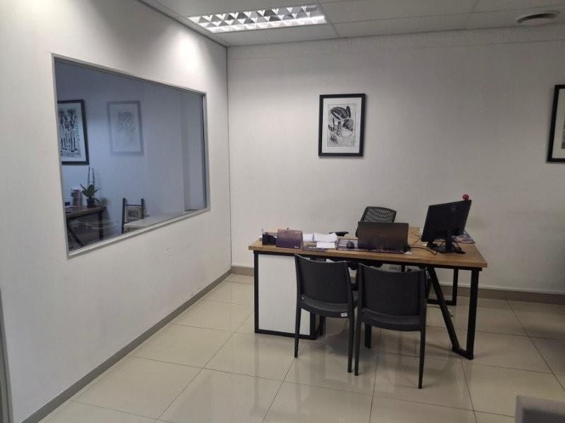 OFFICE / SHOP TO LET - SOUTHERN INDUSTRIAL - Photo 4