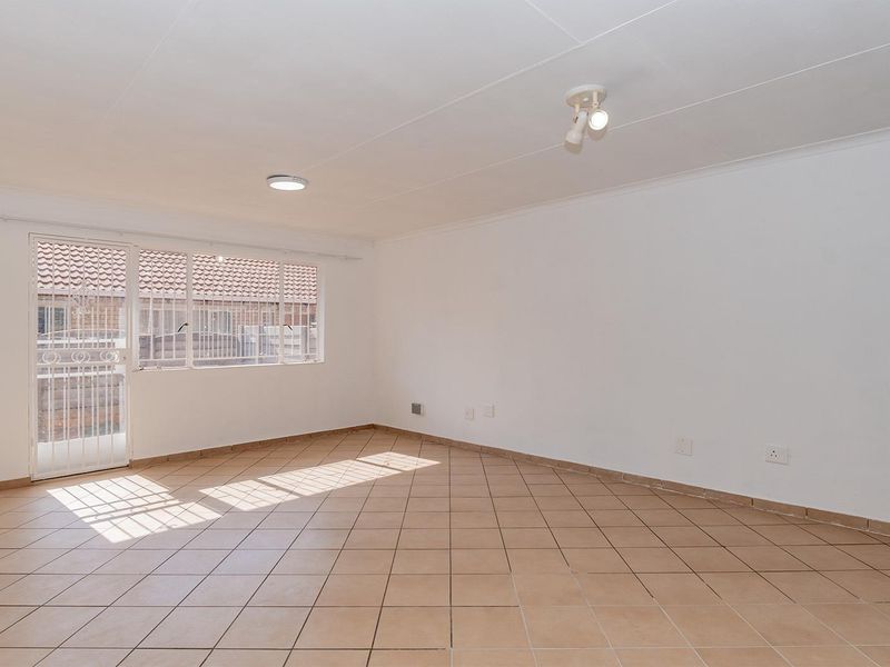 Spacious 3-Bedroom, 2-Bathroom Lock-Up-and-Go Townhouse in Terenure – Welcome Home! - Photo 10