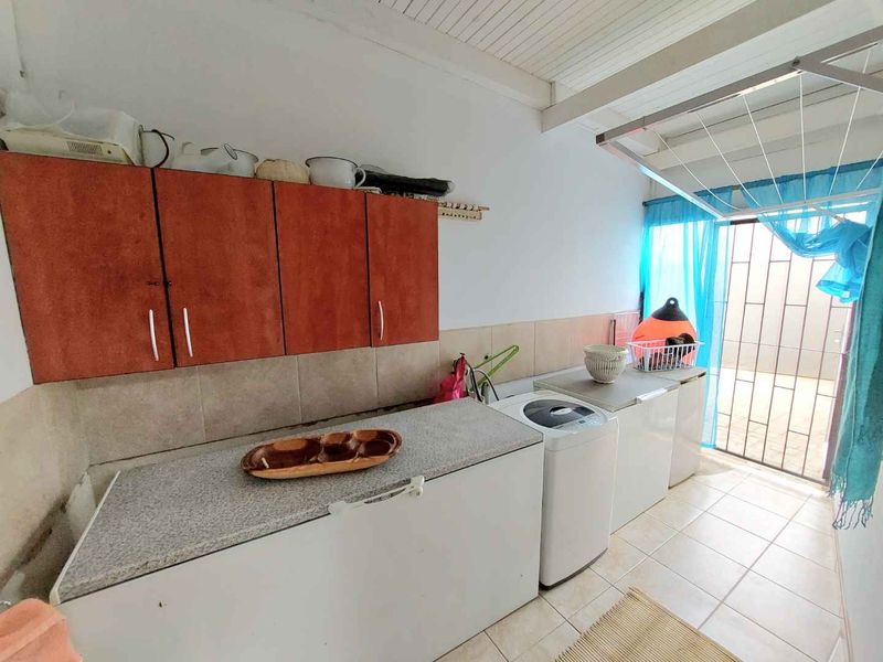 Spacious 4-Bedroom Gem: Perfect for Family & Entertaining! - Photo 6