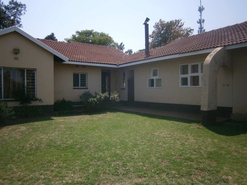 4 Bedroom House to Rent in Brackenhurst - Photo 2