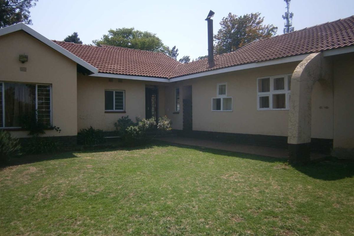 4 Bedroom House to Rent in Brackenhurst - Photo 2