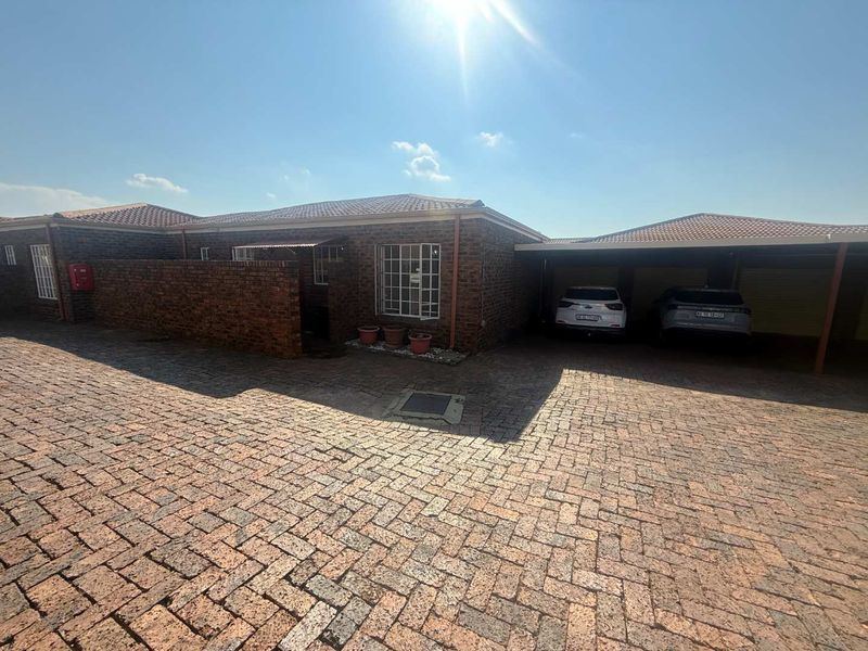 Modern Face Brick Simplex in Prime Allen's Nek Location - Photo 3