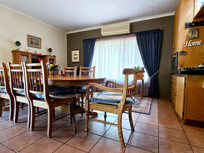 SPECTACULAR GUESTHOUSE WITH BREATHTAKING VIEWS FOR SALE IN BUFFELSHOEK MOOINOOI - Photo 8