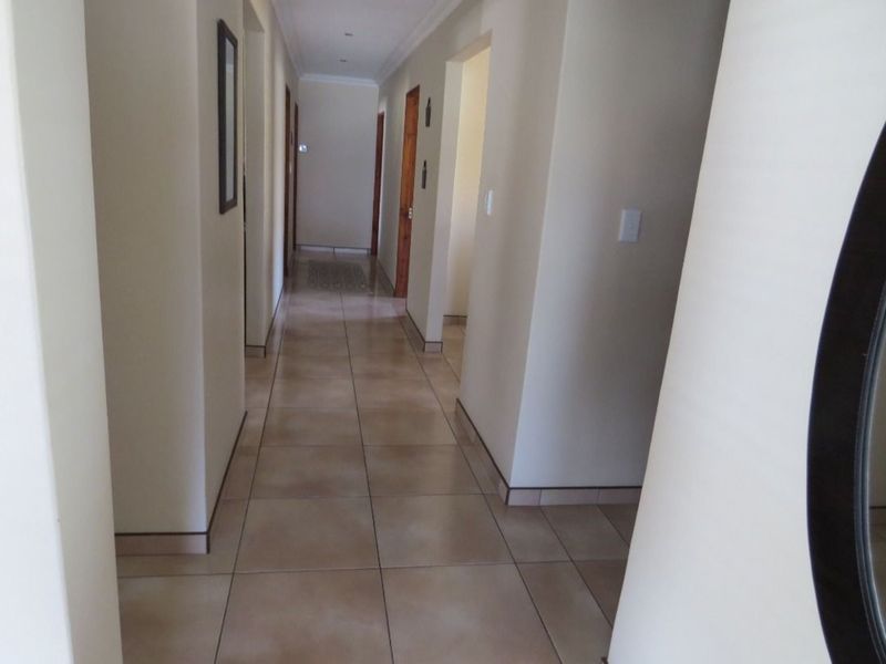 FOR SALE - 3 BEDROOM UNFURNISHED HOUSE WITH 2 BEDROOM FLAT FOR SALE IN OCEAN VIEW, SWAKOPMUND, NAMIBIA - Photo 4