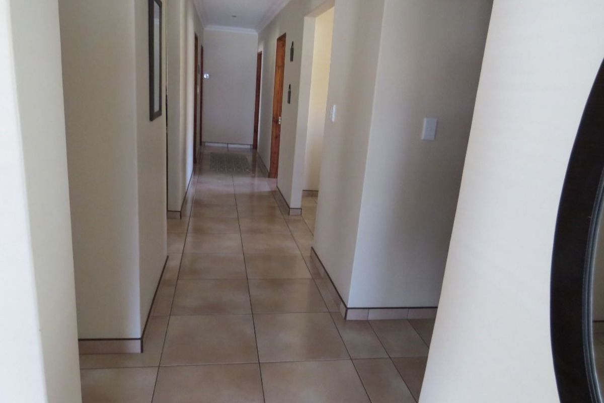 FOR SALE - 3 BEDROOM UNFURNISHED HOUSE WITH 2 BEDROOM FLAT FOR SALE IN OCEAN VIEW, SWAKOPMUND, NAMIBIA - Photo 4