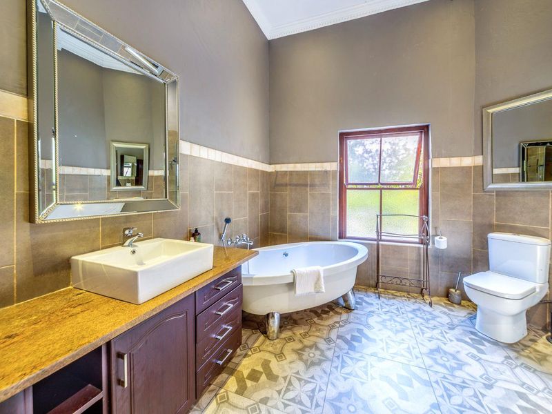 Must-See Family Home with Impressive Views - Photo 10