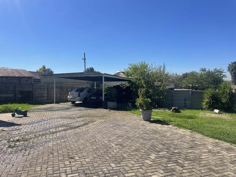 Family Home With 1 Bedroom Garden Cottage - Photo 10