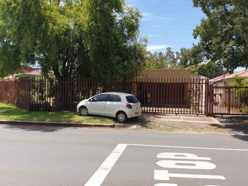 Large Home Selection Park - Photo 3