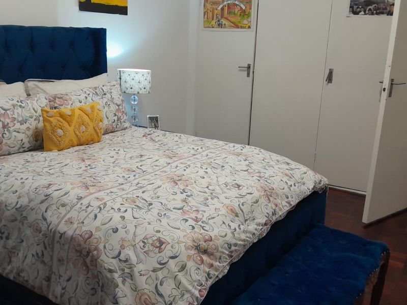 Secure, bright 1 bedroom apartment - Photo 5