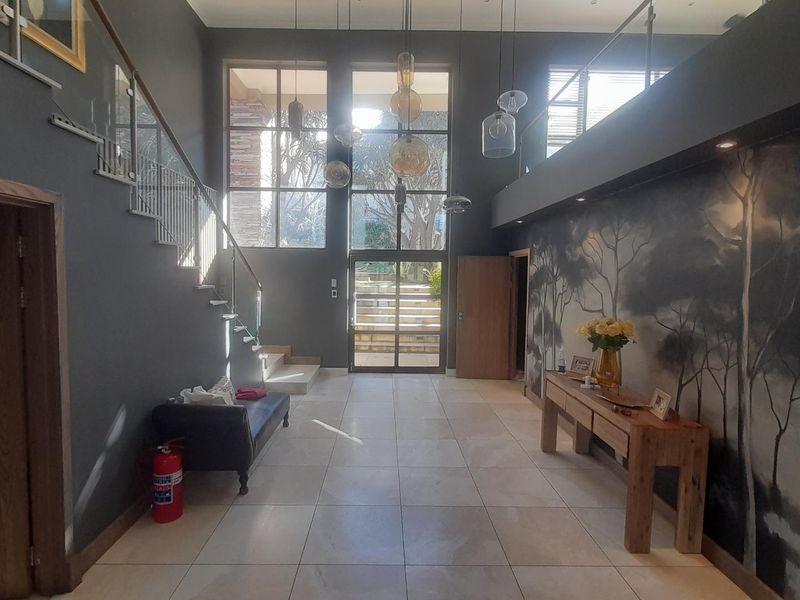 Luxury Awaits: Birdwood Estate with Separate Flatlet - Photo 5