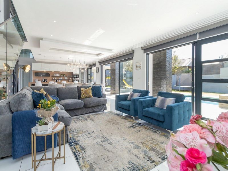 Experience the epitome of luxury family living - Photo 5