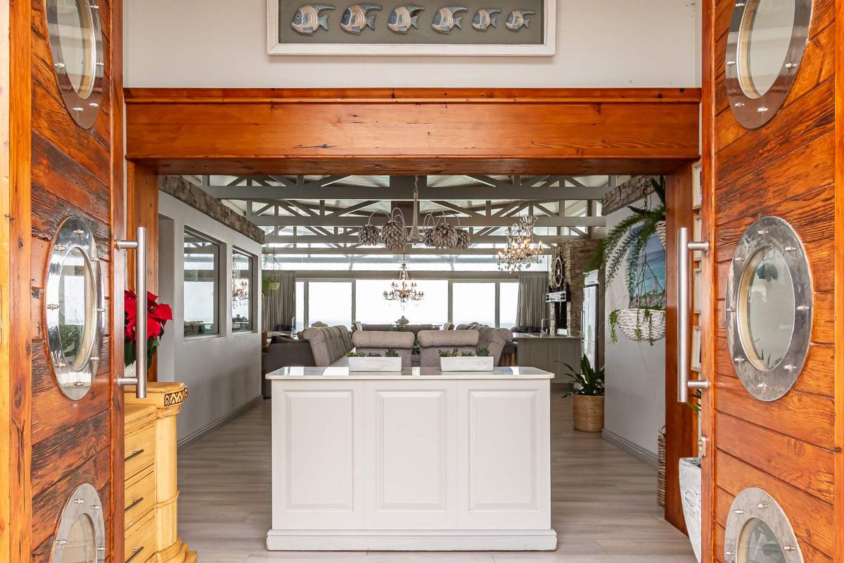 Beachfront Home on sandy shores - A Coastal Gem - Photo 5