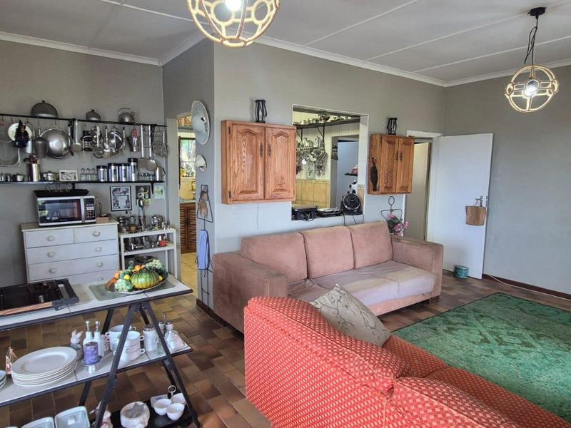 Old charm with beautiful sea views and loads of potential. - Photo 8