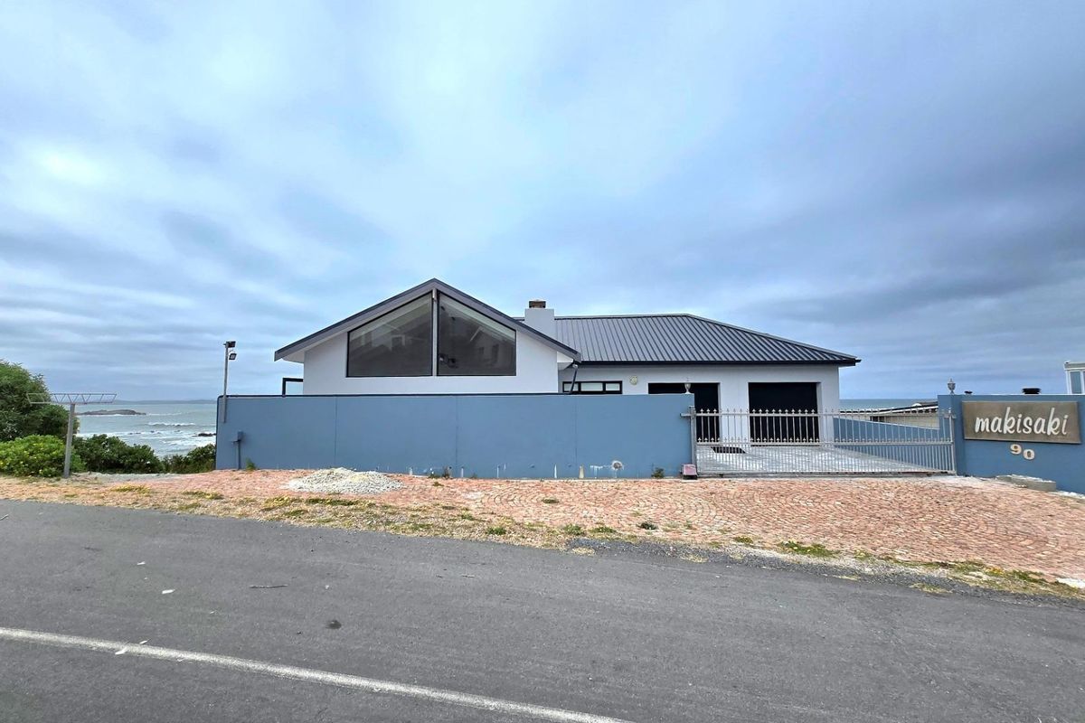 Modern Living and Family Bonding: Your Dream Home in Franskraal - Photo 3