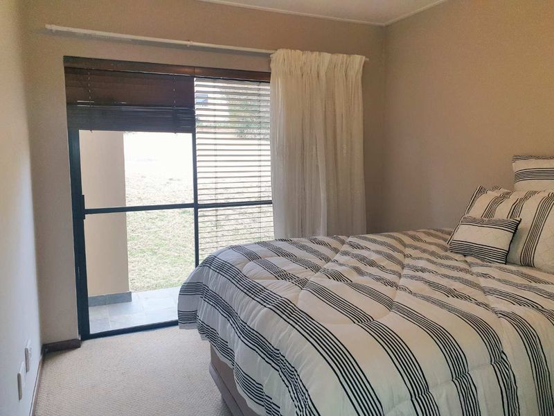 Oasis Retreat in a Prestigious Golf Estate - Photo 7