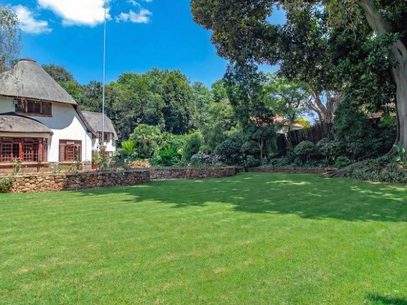 Stately Family Residence in Prime Melrose. - Photo 4