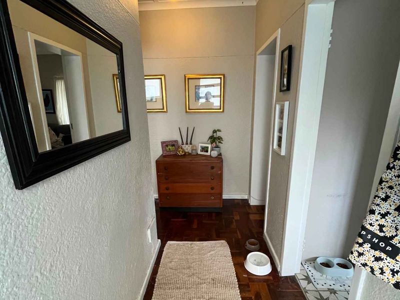Spacious semi-furnished one bedroom apartment with garage | Kenilworth | R11 000 p/m - Photo 9