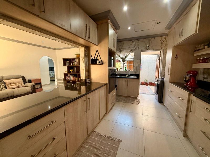 Beautiful 3 bedroom Townhouse for sale - Photo 1