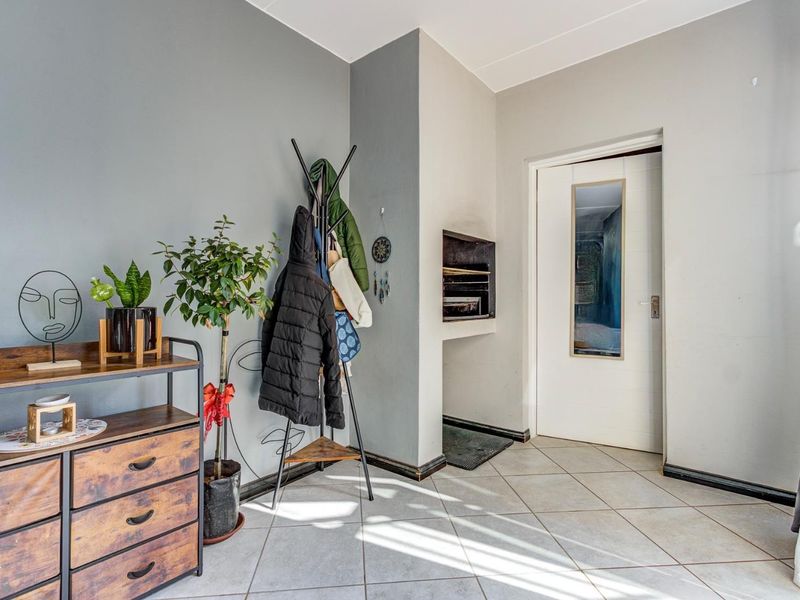 MODERN GROUND FLOOR UNIT with ENERGY SAVING FEATURES and PET FRIENDLY TOO! - Photo 10