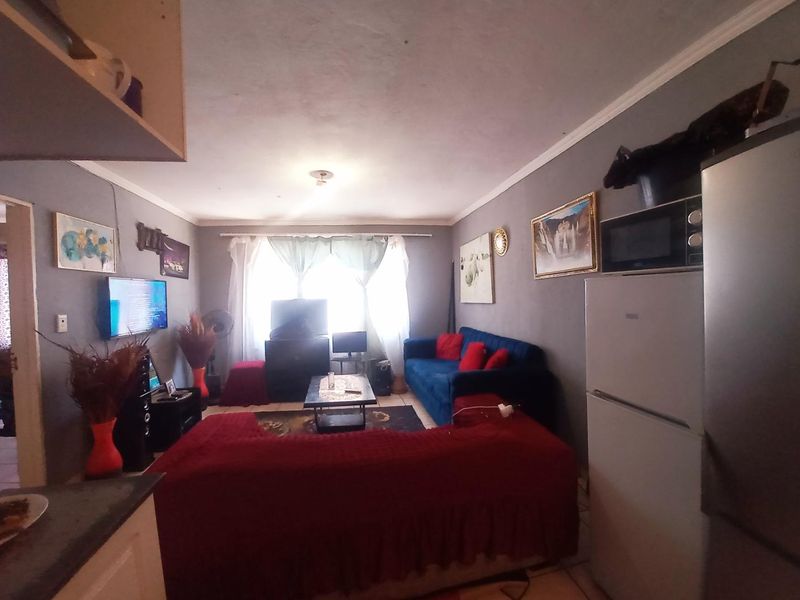 A 2 BEDROOM APARTMENT - Photo 4