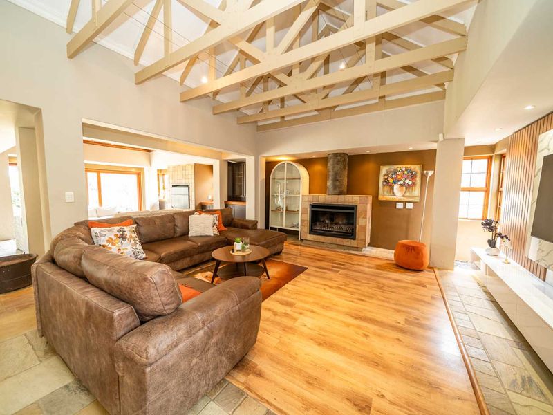 Architecturally Designed Indoor-Outdoor Family Home in Glen Marais - Photo 10