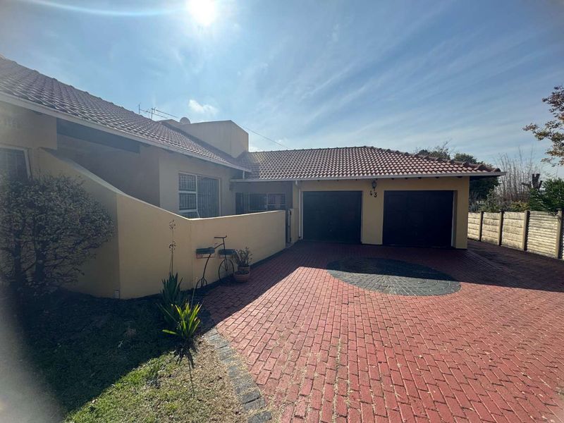 Spacious Family Home For Sale - Photo 1