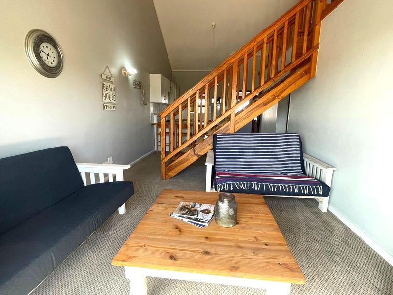 Charming 3-Bedroom Apartment with Additional Loft Space - Photo 7