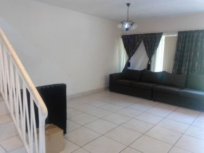 Duplex For Sale in Kew Johannesburg - Photo 6