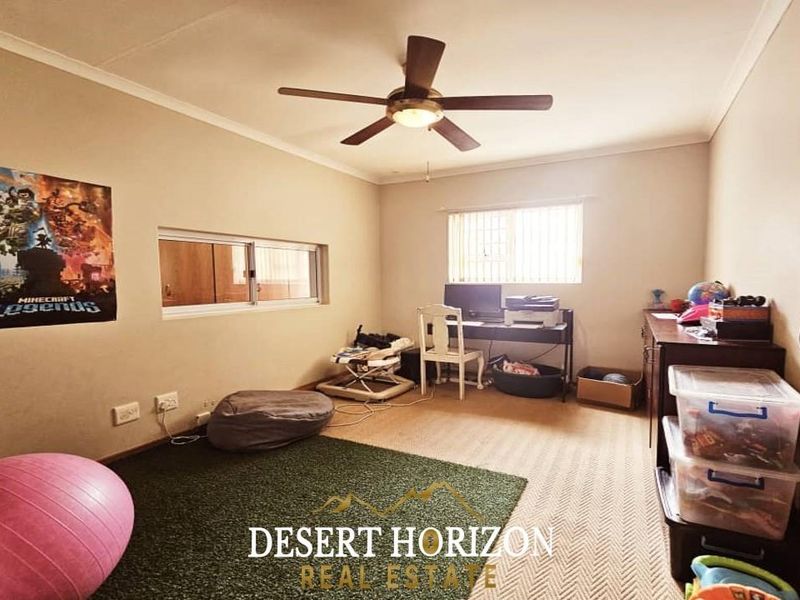 Walvisbay, Fairways Estate |  Beuatiful Family home for sale - Photo 10