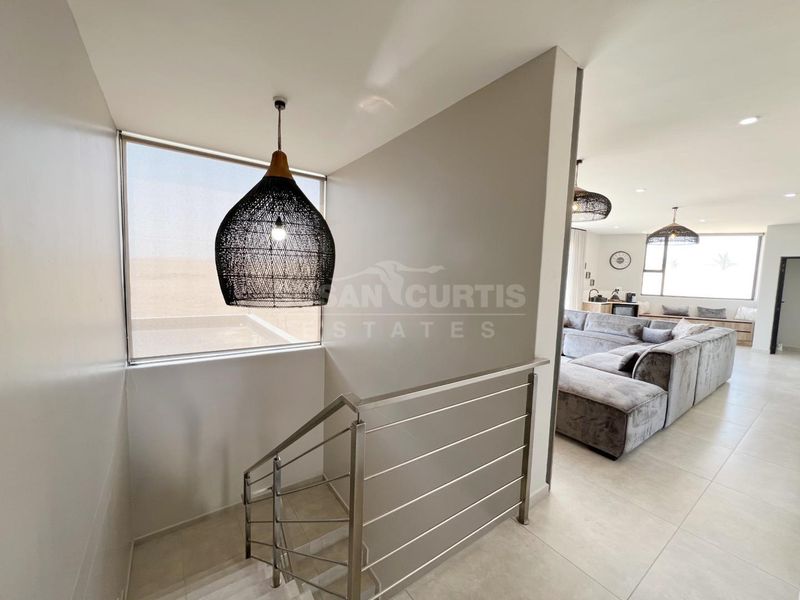 Beachfront Bliss – Fully Furnished & Move-In Ready - Photo 4