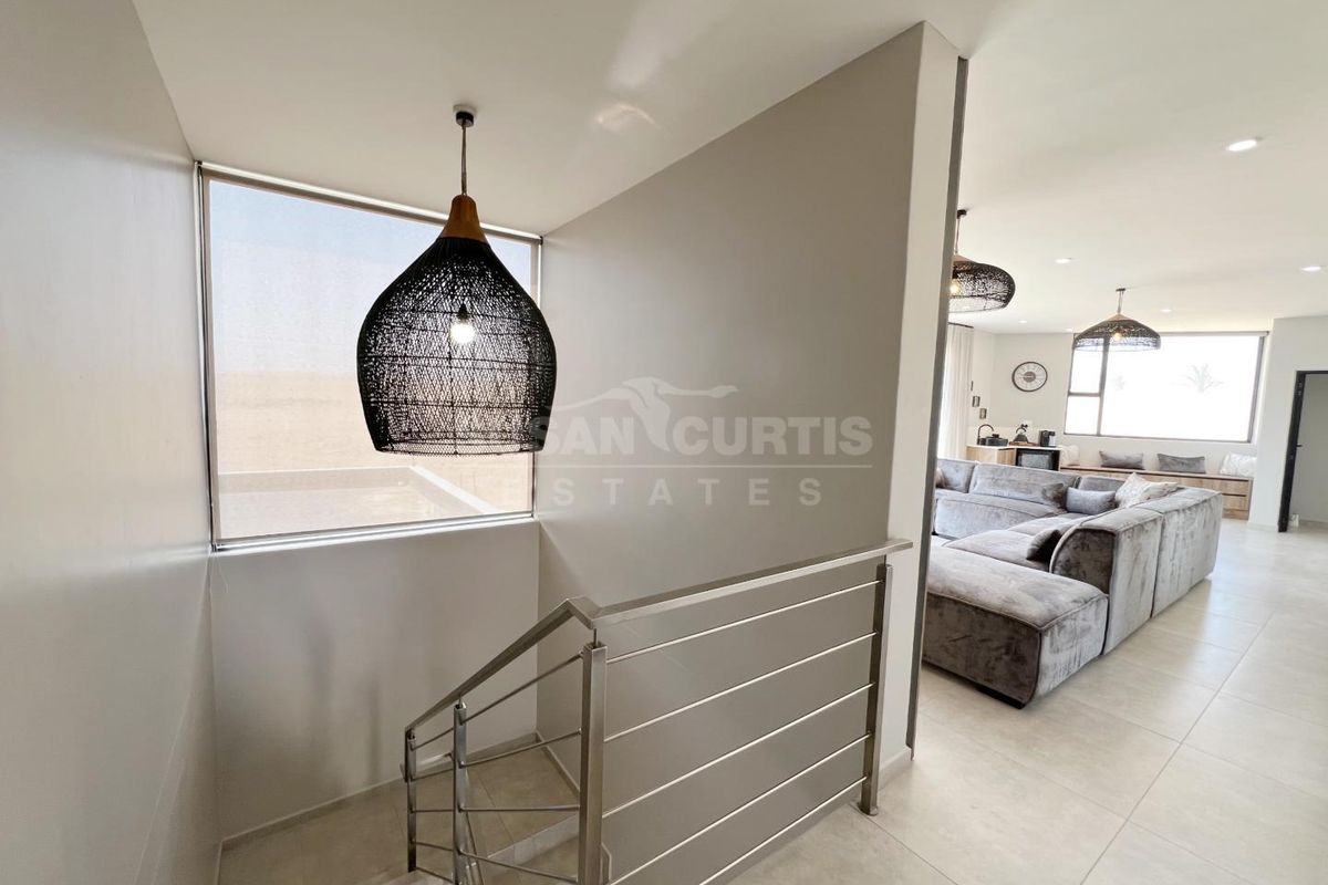 Beachfront Bliss – Fully Furnished & Move-In Ready - Photo 4