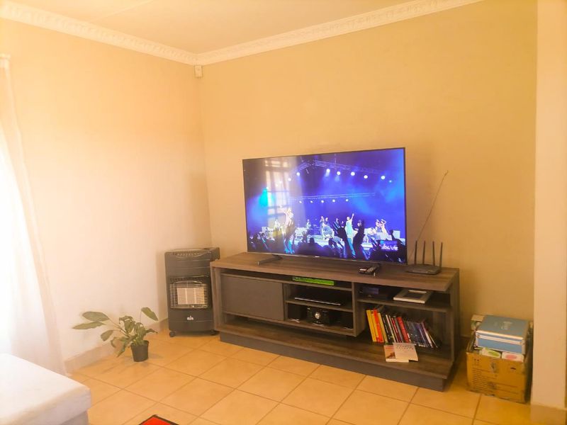 A Charming 2 Bedroom House In Thatcchill Estate - Photo 4