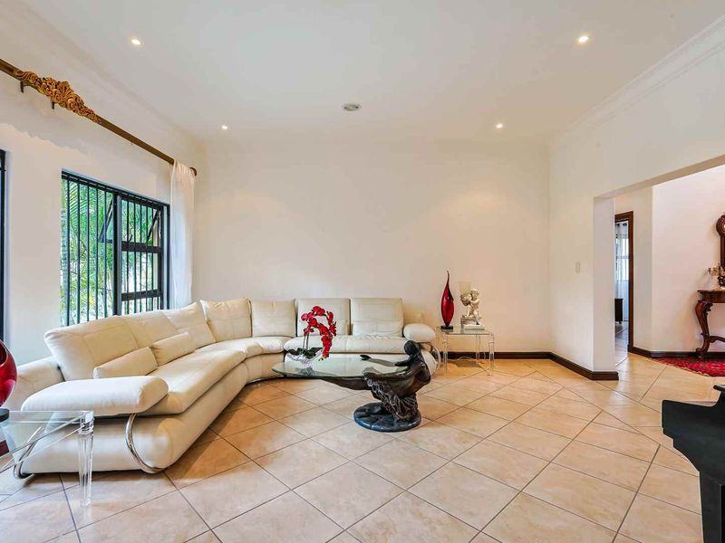 This spacious fully furnished 4-bedroom, 3.5-bathroom home offers comfortable family living with generous entertainment areas and modern conveniences. - Photo 8