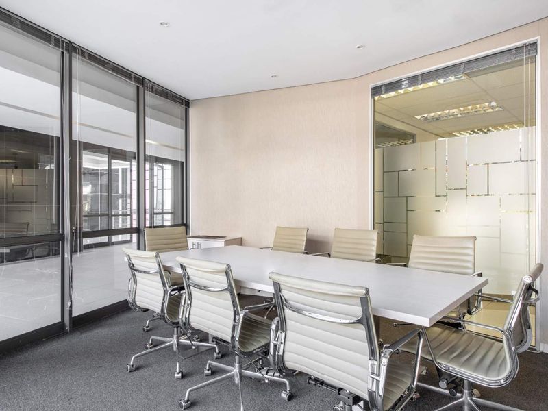 Serviced office space for 15 persons in Regus Southdowns Ridge Office Park. - Photo 6