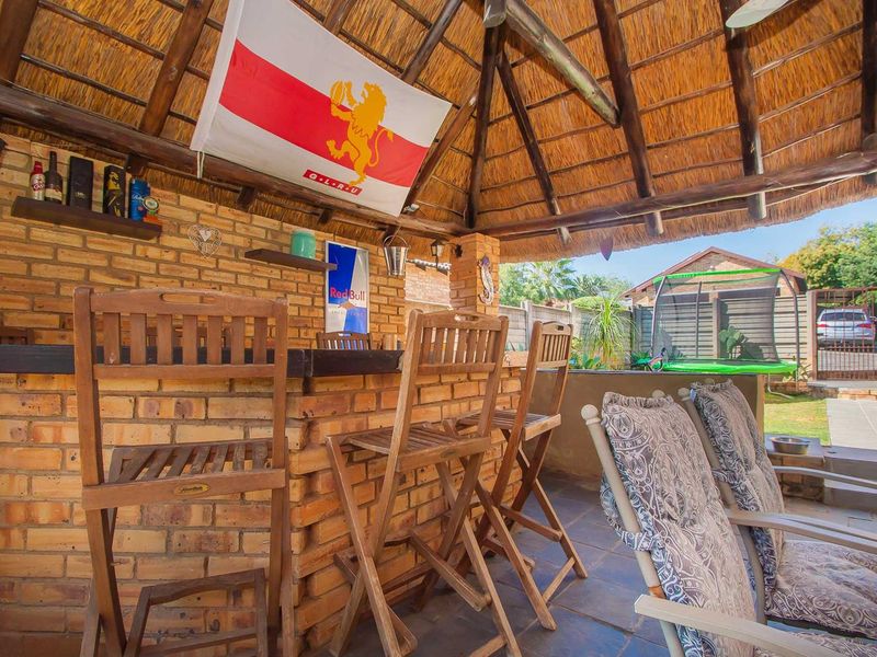 Low Maintenance and Low Levies, Neat as a Pin with Bird Lovers Garden. - Photo 9