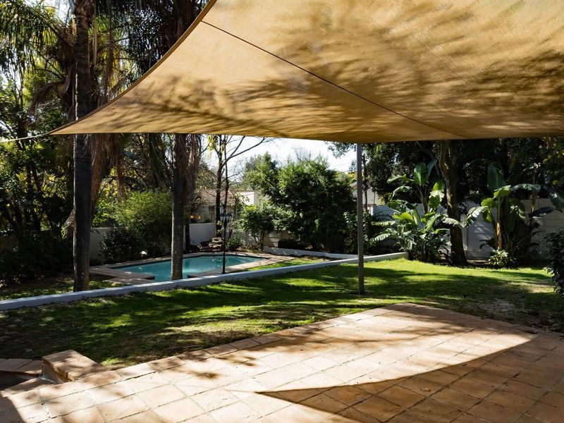 Magnificent 5 Bedroom Family Home with Bar and Exceptional Entertainment Areas in Fairland - Photo 7