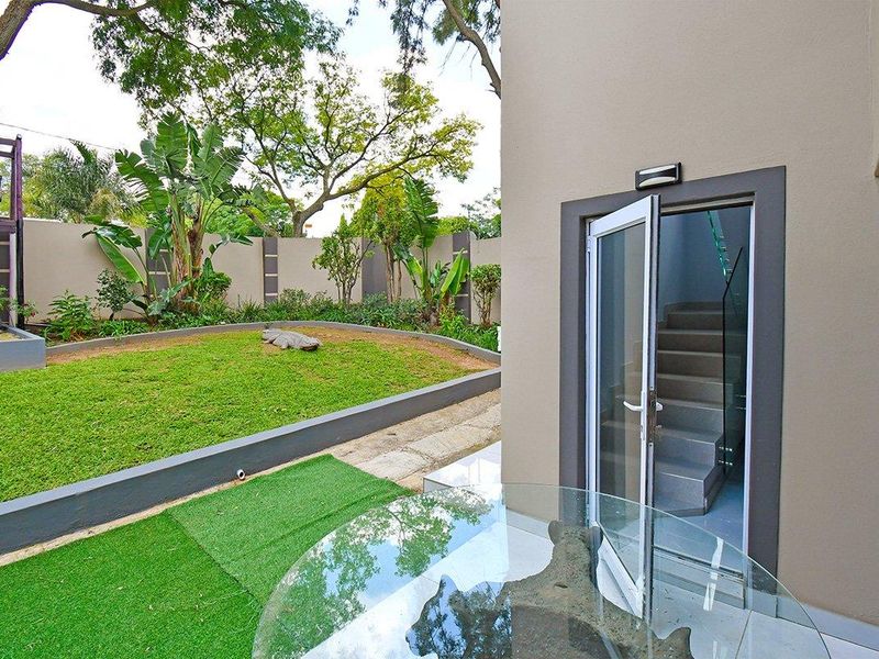 SPACIOUS ULTRA MODERN SECURE STUDIO FLATLET FURNISHED PARKMORE FOR RENT - Photo 7