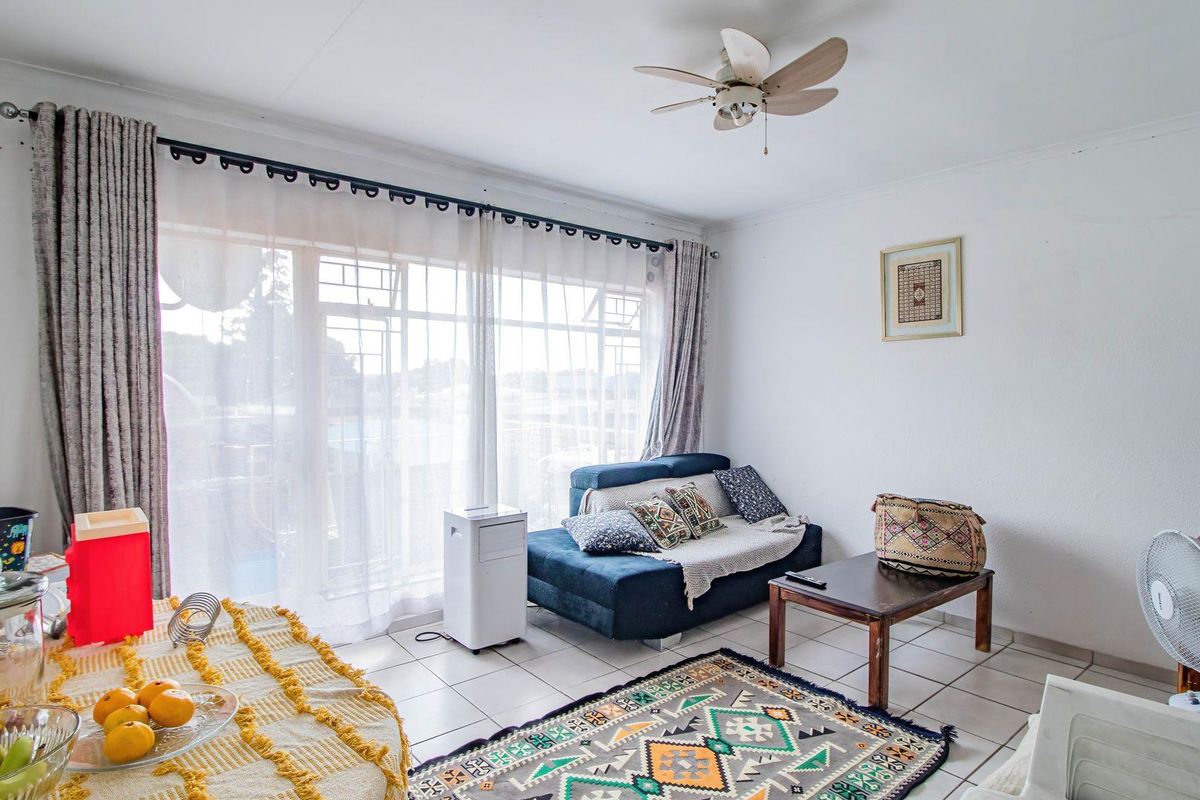 Charming First-Floor Unit: Comfort Meets Convenience! - Photo 3