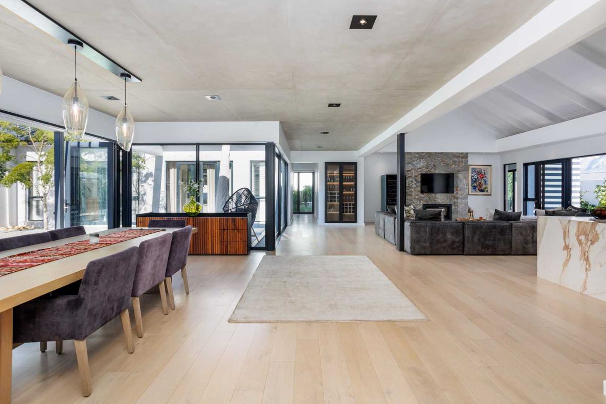 Exceptional Five-Bedroom Furnished Home to Rent in La Vue Neighbourhood on Val de Vie Estate - Photo 4