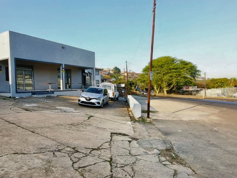 130m2 Road-Facing Commercial Space to Rent - Photo 1